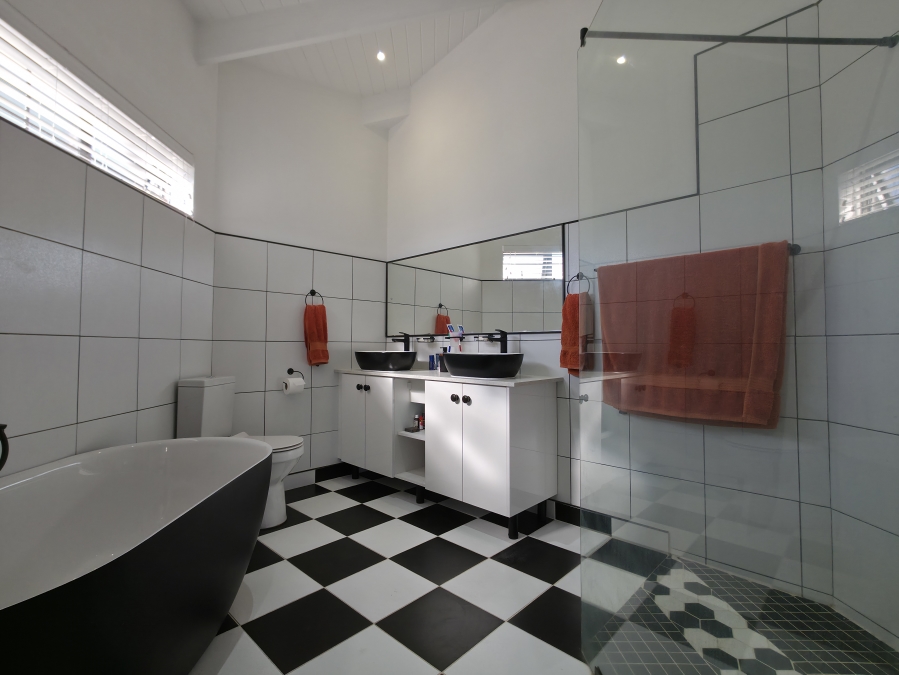 4 Bedroom Property for Sale in Noorsekloof Eastern Cape